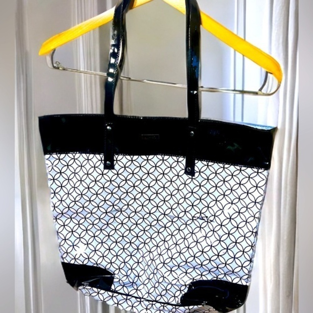 🖤✨ This Bag Is a Need! – Stylish Oversized Tote ✨👜